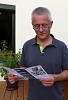 Dr. Uwe Krieger, Präses der Kreissynode, mit dem neuen Flyer Dr. Uwe Krieger, Präses der Kreissynode, mit dem neuen Flyer