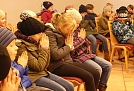 Beten, wie die Mädchen in der Geschichte des Nikolaus (Foto: R. Englert)