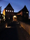 Der Weg zur Burg am Abend (Foto: Regina Englert)