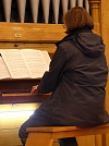 Vioal Kremzow an der Orgel für uns (Foto: R. Englert)