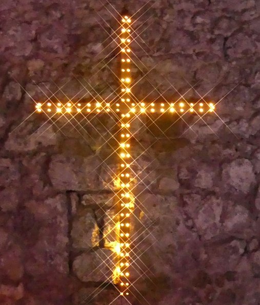 Kreuz in der Jugendkirche (Foto: R. Englert)