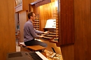 Michael Kremzow an der Blasiiorgel zum Nordh&auml;user Orgelspaziergang (Melanie)