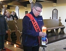 Der neue Kirmesschulze Felix Aßmann beim Einzug in die Kirche (R. Englert)