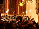 Vor vollem Haus (Foto: R. Englert)