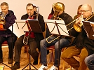 Hinterm Instrument versteckt Niklas Grimm aus Bleicherode (Foto: R. Englert)