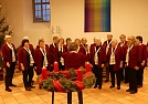 Der Frauenchor Obergebra gestaltet das Programm mit (Foto: R. Englert)