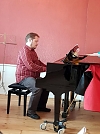 Herr Martens sing unermüdlich mit uns (Foto: R. Englert)