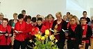 Und beim Gesang taten wir es Karíbu gleich - im Stehen (Foto: R. Englert)