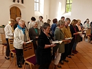 Singen im Stehen mit dem Gospelchor (Foto: R. Englert)