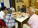 An allen Tischen wird heiß diskutiert (Foto: R. Englert)
