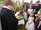 Eine große Gruppe von Kindern bei S. Pavlicek im Zelt (Foto: R. Englert)