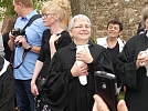 Pfrn. Kosmalla mit ihrer Taube (Foto: R. Englert)