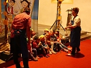 Immer wieder treten die Beiden mit den Kindern in Aktion (Foto: R. Englert)