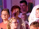 Und der Baby-Engel hält bis zum Schlussapplaus durch (Foto: R. Englert)