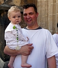 Papa Hanisch mit Baby-Engel Til Hanisch (Foto: R. Englert)