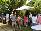 Ran an die Wurscht im Pfarrgarten (Foto: R. Englert)
