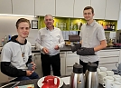 Teil des Powerteams im Buffetbereich - die Herren Steinke, Schwarze und Brandner (Foto: Regina Englert)