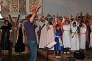 Der Chor und sein Leiter, Kreiskantor Carsten Miseler.  (Foto: Sylvia Spehr)