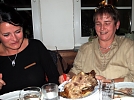 Messer gewetzt und ran an die Ente (Foto: R. Englert)