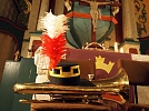 Die Bergweihnacht ist vorüber, das Instrument wartet geduldig auf den Musiker, der sich an Bratwurst und Glühwein wärmt (Foto: R. Englert)