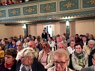 Die Kirche ist bis auf den letzten Platz besetzt (Foto: A. Schwarze)