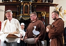 Alle haben gute Waren anzupreisen (Foto: R. Englert)