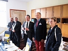 Herr Pohlmann (Ortskurator der Deutschen Stiftung Denkmalschutz Mühlhausen, und seine Gattin kamen extra zur Urkundenübergabe (Foto: R. Englert)