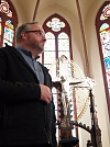 Ein moderner Mensch kommt ins Spiel (Foto: R. Englert)