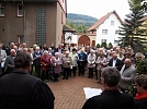 Ein Gebet vor dem Eintritt (Foto: R. Englert)