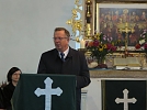 Landrat Dr. Werner Henning sprach ein Grußwort, in dem er die Bedeutung der Religion für den Zusammenhalt der Dorfgemeinschaften betonte. (Foto: H. Neubert)