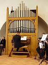 Nach der Orgelweihe ist Michael Kremzow der Erste, der auf der neuen-alten Königin spielt (Foto: R. Englert)