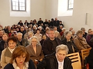 Die Kirche kann nur noch Stehplätze vergeben (Foto: R. Englert)