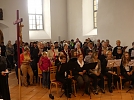 Und auch auf der anderen Seite der Kirche - nur noch Stehplätze im Angebot (Foto: R. Englert)