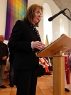 Niedergebras Bürgermeisterin Burgunde Krumm spricht ihr Grußwort in der Kirche (Foto: R. Englert)