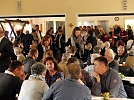 Im Dorfgemeinschaftshaus gab es Kaffee und Kuchen (Foto: R. Englert)