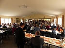 Noch ist großes Gewusel am Kuchenbuffet (Foto: R. Englert)