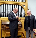 Kurt Hartung erhält ein großes Wort des Dankes für sein ehrenamtliches Engagement (Foto: R. Englert)