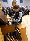 Auch Alexander Hesse lässt sich überreden doch einmal zu spielen (Foto: R. Englert)