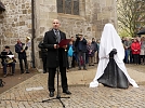 Gunnar Haase aus dem Vorstand der Rotarier erläutert den jahrelangen Prozess der Denkmalsetzung (Foto: R. Englert)