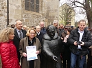 Gruppenbild mit Urkunde (Foto: R. Englert)