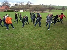 Spielen vor dem Dorfgemeinschaftshaus Friedrichstal (Foto: Nikolaus Flämig)
