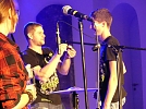Und "viel Glück und viel Segen" - der Schlagzeuger der Band wird 18 (Foto: R. Englert)