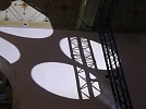 Traversen, Lichtspiele und alte Deckenbemalung (Foto: R. Englert)