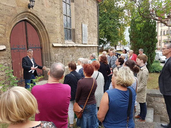 Führung zur Baugeschichte mit Ingenieur Sixtus Herrmanns an der Bleicheröder St. Marien-Kirche (Foto: Dr. Maletz)