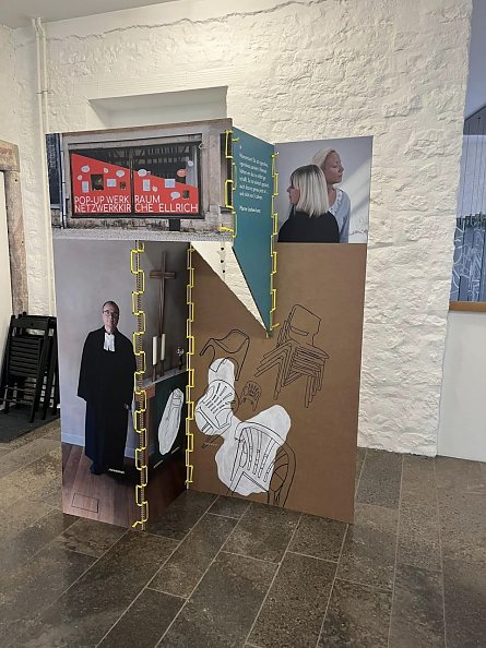 Ellrich in der Ausstellung (Foto: J. Lenz)