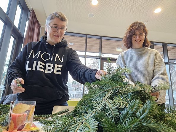 Adventstrubel in der Evangelischen Grundschule  (Foto: Regina Englert)