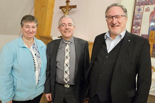 Superintendent Andreas Schwarze (Mitte) - an seiner Seite Superintendentin Steffi Wiegleb (KK Bad Frankenhausen-Sondershausen) und Superintendent Christian Beuchel (KK Mühlhausen) (Foto: Regina Englert)