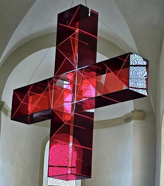 Lichtkreuz in der Basilika Münchenlohra (Foto: Regina Englert)