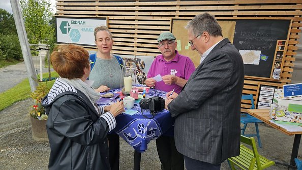 Frauenteam on Tour- Kathrin Schwarze und Pfarrerin Annegret Steinke, hier mit den Superintendenten Andreas Schwarze und Christian Beuchel  (Foto: Regina Englert)